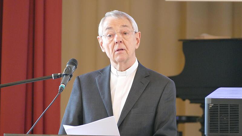 Erzbischof em. Ludwig Schick hat  mit seinem Vortrag gefesselt.