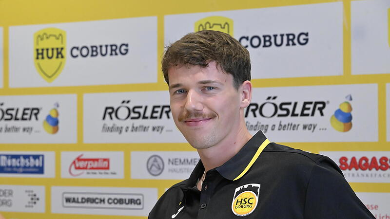 Sven We&szlig;eling bei der Auftakt-PK 2026/27 des HSC 2000 Coburg.