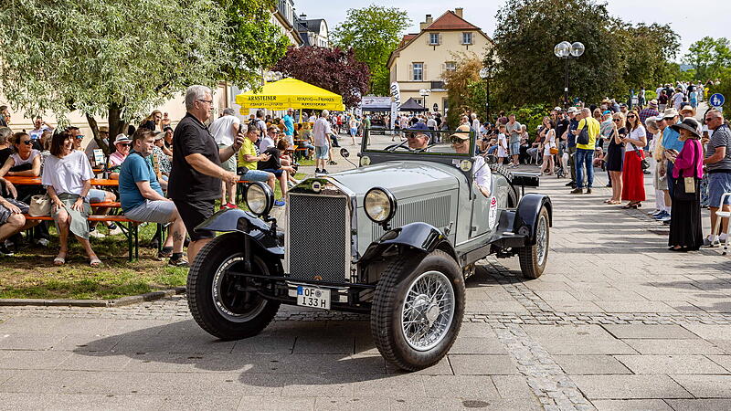 Zieleinlauf am Sonntagnachmittag am Kurgarten in Bad KissingenFranken Classic 2026