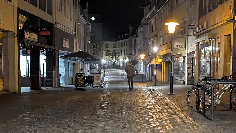 Der Steinweg in Coburg an einem Donnerstagabend. Viel war nicht los. Der Steinweg in Coburg, an einem Donnerstagabend. Viel war nicht los.