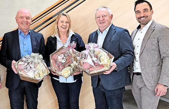 Nach &uuml;ber zwei Jahrzehnten in der Marketing-Kooperation B&auml;derland Bayerische Rh&ouml;n wurden (von links) Thomas Habermann (Landrat Rh&ouml;n-Grabfeld), Andrea Schallenkammer (Kurdirektorin Staatsbad Bad Br&uuml;ckenau) sowie Thomas Bold (Landrat Bad Kissingen)...