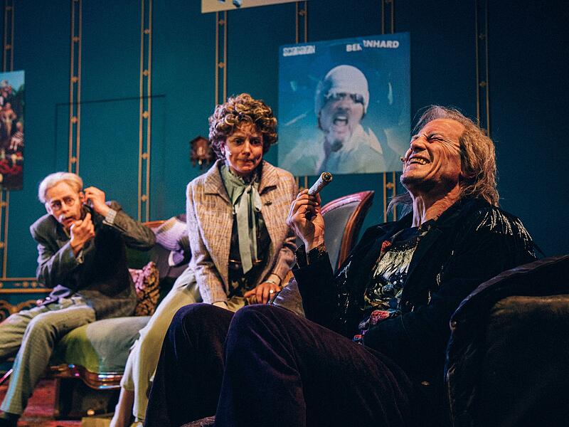 Das Songdrama "Ewig Jung" feierte Premiere am Landestheater Coburg.Premiere "Ewig Jung" am Landestheater Das Songdrama "Ewig Jung" feierte Premiere am Landestheater Coburg.