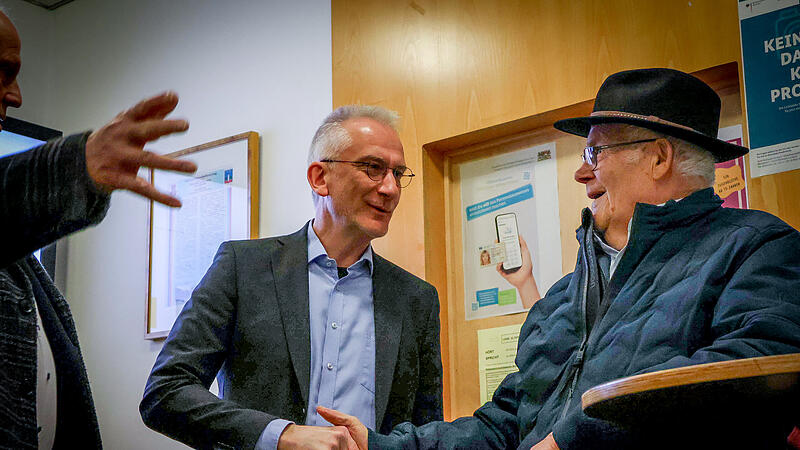 Alexander Schulz wird zu seinem Wahlsieg begl&uuml;ckw&uuml;nscht.