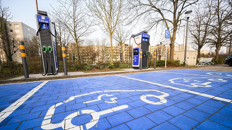 Mit einer Kaufprämie will die Regierung den Absatz von E-Autos wieder ankurbeln.