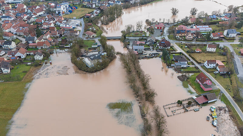 In Reckendorf (Landkreis Bamberg) hat sich die Hochwasserlage am Donnerstag (04.01.2024) zugespitzt.