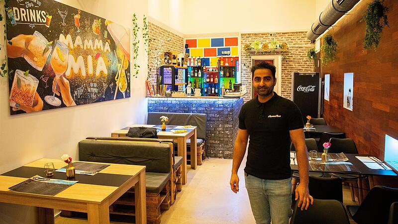 Jaideep Singh verwandelte eine Shisha Bar in sein neues Restaurant, welches etwa 40 Sitzplätze bietet. Jaideep Singh verwandelte eine Shisha Bar in sein neues Restaurant, welches etwa 40 Sitzplätze bietet.
