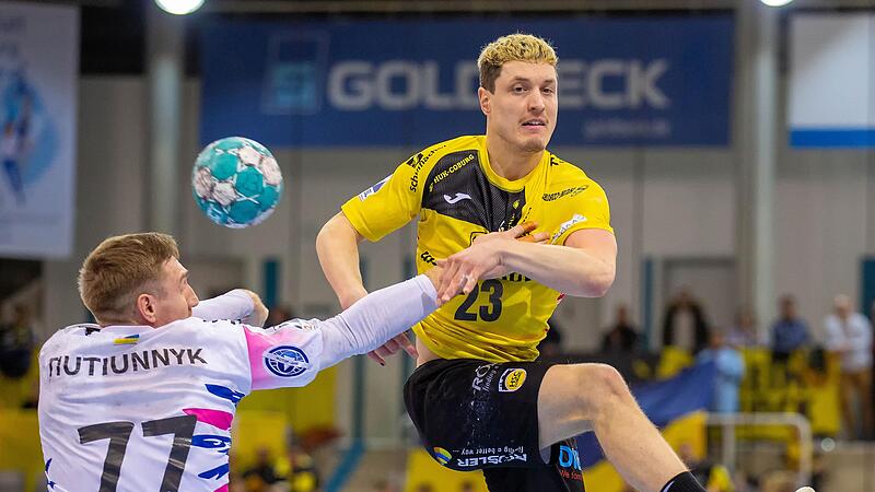 Frühes Comeback? Jannes Krone (re., hier gegen Zaporizhzhias Dmytro Tiutiunnyk) macht nach seinem Bänderriss große Fortschritte und steht gegen Potsdam möglicherweise wieder im Coburger Kader. Frühes Comeback? Jannes Krone (re., hier gegen Zaporizhzhias Dmytro Tiutiunnyk) macht nach seinem Bänderriss große Fortschritte und steht gegen Potsdam möglicherweise wieder im Coburger Kader.