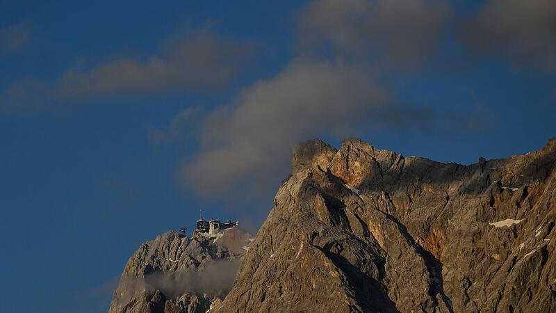 Junger Mann verunglückt auf einem Klettersteig an der Zugspitze Junger Mann verunglückt auf einem Klettersteig an der Zugspitze
