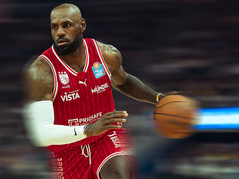 LeBron James im Trikot der BMA365 Bamberg Baskets? Ein Gedankenspiel, mit dem sich Sportredakteur Nikolas Pfannenmüller auseinandersetzt. LeBron James im Trikot der BMA365 Bamberg Baskets (Fotomontage) ? Ein Gedankenspiel, mit dem sich Sportredakteur Nikolas Pfannenmüller auseinandersetzt.