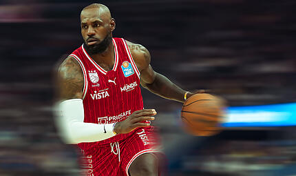 LeBron James im Trikot der BMA365 Bamberg Baskets? Ein Gedankenspiel, mit dem sich Sportredakteur Nikolas Pfannenmüller auseinandersetzt. LeBron James im Trikot der BMA365 Bamberg Baskets (Fotomontage) ? Ein Gedankenspiel, mit dem sich Sportredakteur Nikolas Pfannenmüller auseinandersetzt.