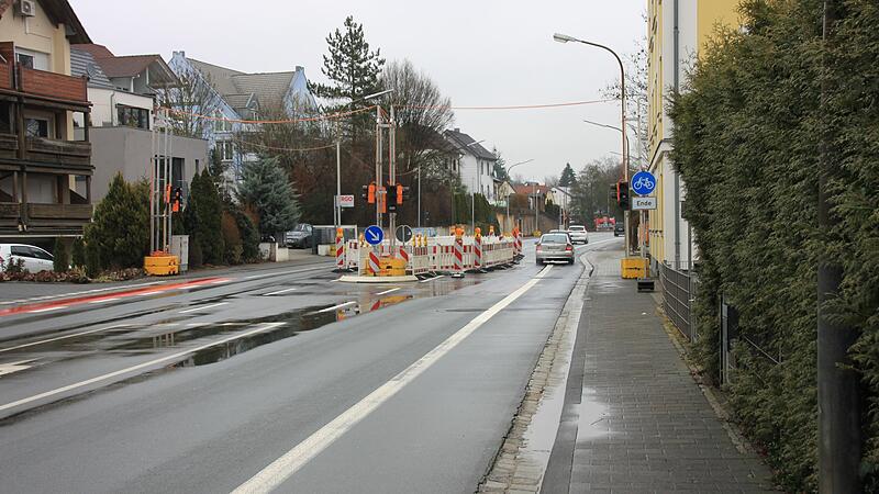 Erneut prangert eine Baustelle auf der Bayreuther Straße. Im Vergleich zum letzten Mal soll der Verkehr aber nicht zu sehr eingeschränkt werden.Forchheim & Fränkische Schweiz Erneut prangert eine Baustelle auf der Bayreuther Straße. Im Vergleich zum letzten Mal soll der Verkehr aber nicht zu sehr eingeschränkt werden.Forchheim & Fränkische Schweiz