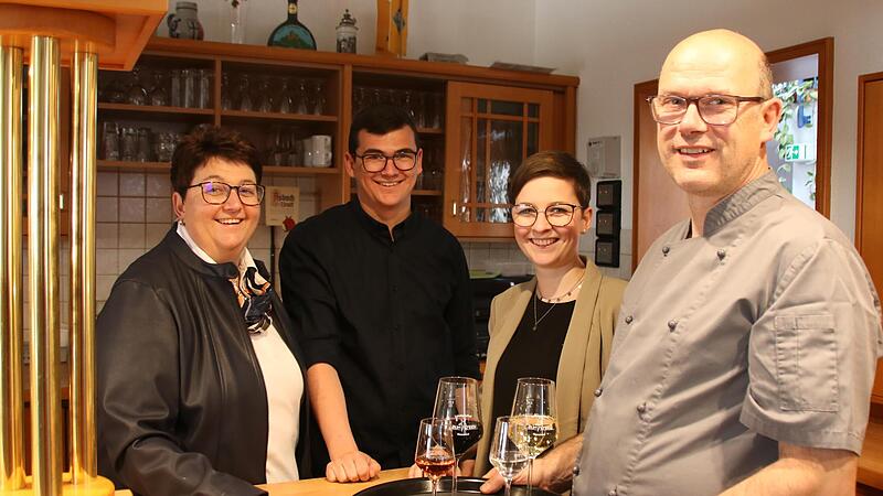 Im Landgasthof &bdquo;Zum Stern&ldquo; packen viele mit an, in Verantwortung stehen aber Mutter Marita (von links), die Kinder Julian und Lisa sowie Vater Manfred Brust.