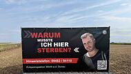 Banner an Ort von tödlichem Unfall in Riekofen