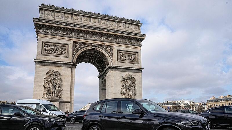 SUV in Paris.