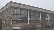 Eine junge Familie aus Ulm hat die alte Schule in Neuses gekauft und will ein Wohnhaus aus der Immobilie machen.