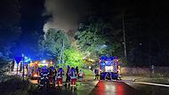 Kurz vor Mitternacht mussten zahlreiche Feuerwehren aus den Landkreisen Kulmbach und Kronach zu dem Brand bei Kirchleus ausrücken.