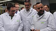 Innovativ und leistungsstark: Bei seinem Besuch am VALEO-Standort Bad Rodach sprach sich Staatssekretär Tobias Gotthardt (links) dafür aus, bessere Rahmenbedingungen für ein erfolgreiches Wirtschaften der heimischen Automobilindustrie zu schaffen.