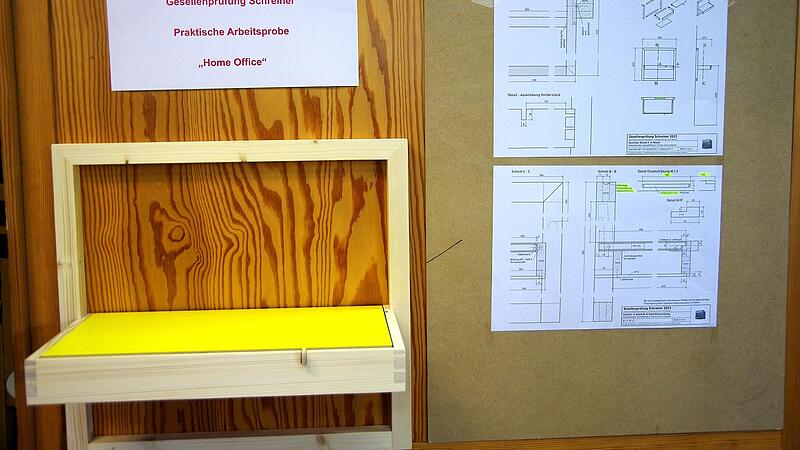 Für das Home-Office ist dieses Gesellstück entstanden.