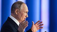 Wladimir Putin, Präsident von Russland, gestikulierend während seiner jährlichen Rede zur Lage der Nation Wladimir Putin, Präsident von Russland, gestikulierend während seiner jährlichen Rede zur Lage der Nation