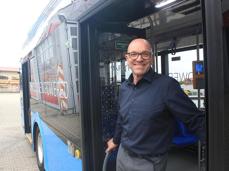 Werner Vogel, 57, h&auml;tten den Wasserstoffbus am liebsten schon morgen in seiner Flotte.