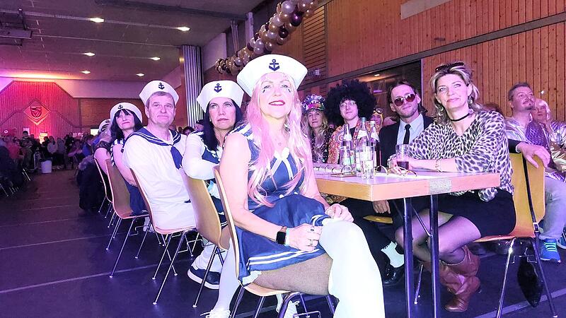 Das Matrosenkostüm erfreut sich seit der Prostitutionsaffäre großer Beliebtheit.