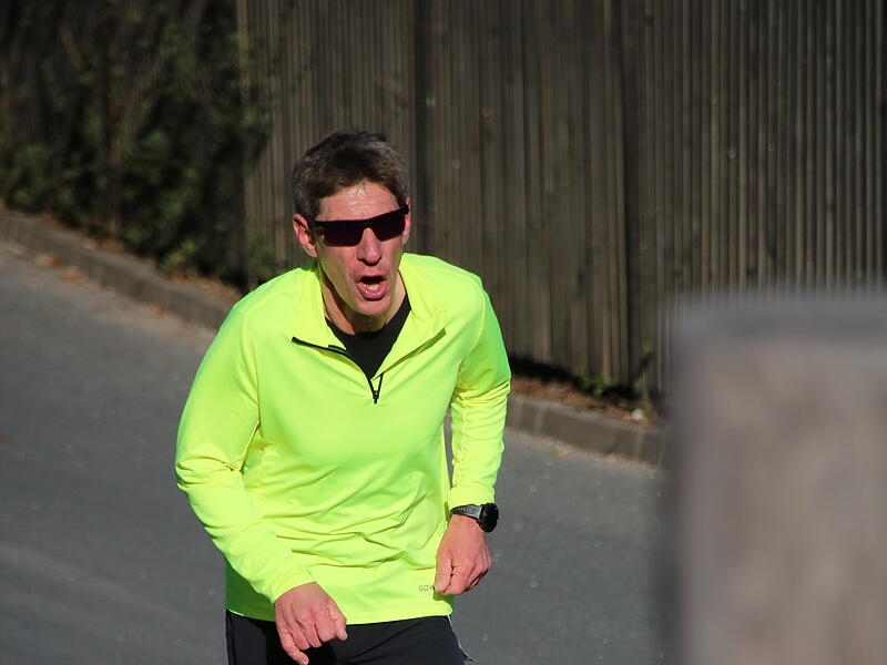 Strahlender Sonnenschein, aber nur niedrige Plusgrade erwartete die L&auml;ufer beim 19. Obermain-Marathon rund um Bad Staffelstein. Die Marathon-Strecke f&uuml;hrte wieder an den beiden Wahrzeichen der Kurstadt, dem Kloster Banz und der Basilika Vierzehnheiligen vorbei.