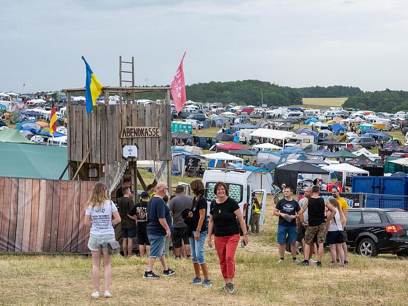 Kalte Dosenravioli, Staub in den Nasenl&ouml;chern und zu d&uuml;nne Isomatten: Nichts, was einen Festivalfan sonderlich abschreckt. Der &bdquo;Lutzi&ldquo;-Campingplatz war im letzten Jahr gut belegt.