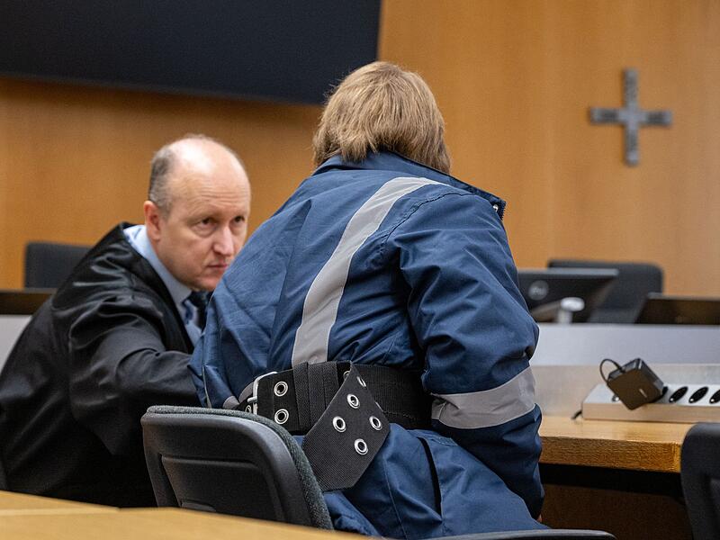 Prozessauftakt um Mordversuch an Pizzabotin