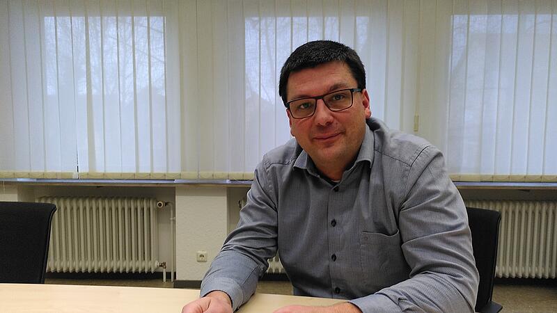 Gundelsheims B&uuml;rgermeister Jonas Merzbacher (SPD) will anpacken und eine L&ouml;sung f&uuml;r die verlassene Seniorin finden.