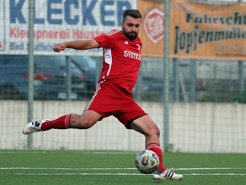 Jonas Dietz und der TSV Staffelstein wollen sich mit einem Sieg in Ebersdorf das Halbfinalticket sichern.
