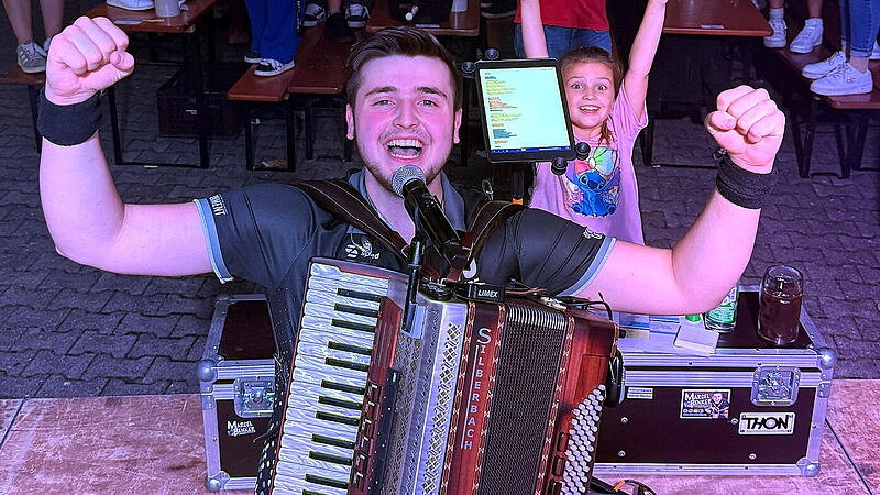 Marcel Benker Himmelkron Bühnenjubiläum Seit zehn Jahren auf der Bühne: Marcel Benker, Volksmusikstar aus dem Kulmbacher Land, hier bei einem seiner zahlreichen Auftritte in diesem Jahr.