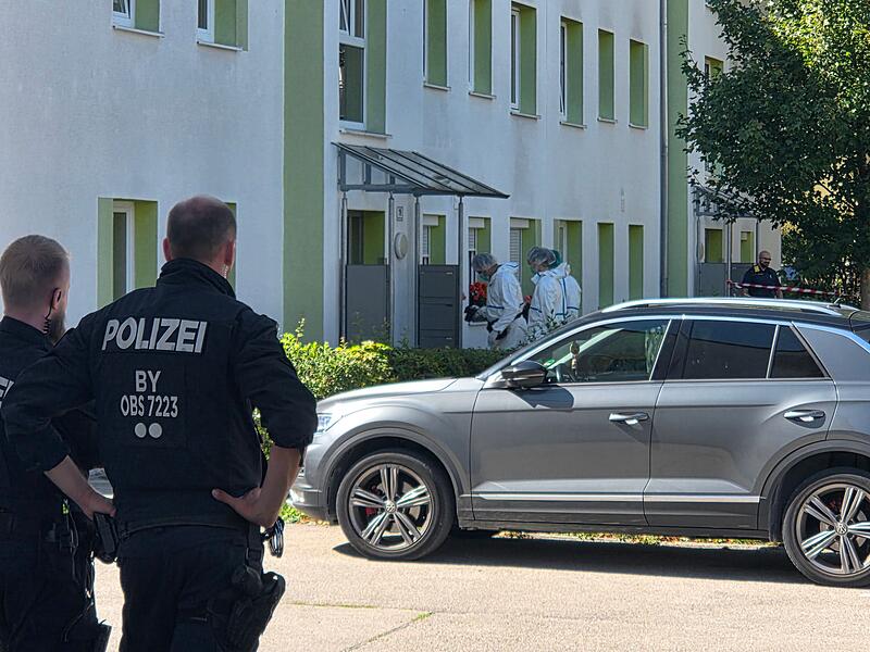 Zwei Tote in Wohnung gefunden