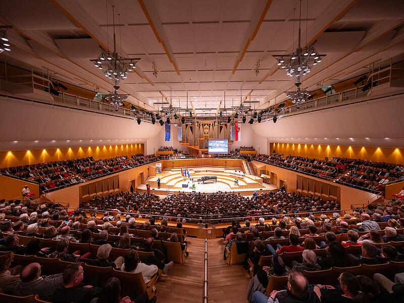 Neujahrsempfang der Stadt Bamberg 2024Neujahrsempfang der Stadt Bamberg 2024 Der Joseph-Keilberth-Saal der Kongresshalle war beim Neujahrsempfang der Stadt Bamberg bis auf den letzten Platz besetzt. Wer keinen Platz mehr fand, für den wurde die Veranstaltung in den benachbarten Hegelsaal per Video übertragen.