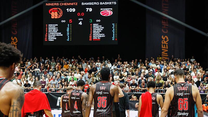 Der Blick auf die Anzeigetafel schmerzt. Auch in Chemnitz gerieten die Bamberger unter die R&auml;der.