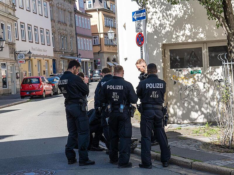 Coburg: Mann nach Tötung flüchtig - warum teilt die Polizei keine Merkmale? Coburg: Mann nach Tötung flüchtig - warum teilt die Polizei keine Merkmale?