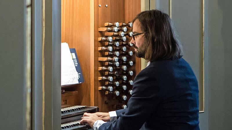 Der in Bayreuth lehrende Orgel-Professor Lucas Pohle gastierte erstmals in Coburg.