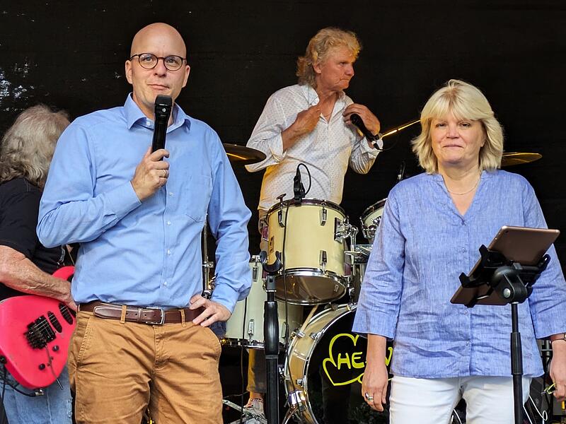 Oberb&uuml;rgermeister Dr. Dirk Vogel und Museumsleiterin Annette Sp&auml;th er&ouml;ffneten am Freitagabend das Salinenfest.
