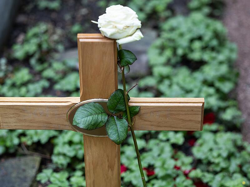 Die Verwirrung um die Friedhofssatzung in der Marktgemeinde Zeitlofs ist geklärt. Die Verwirrung um die Friedhofssatzung in der Marktgemeinde Zeitlofs ist geklärt.