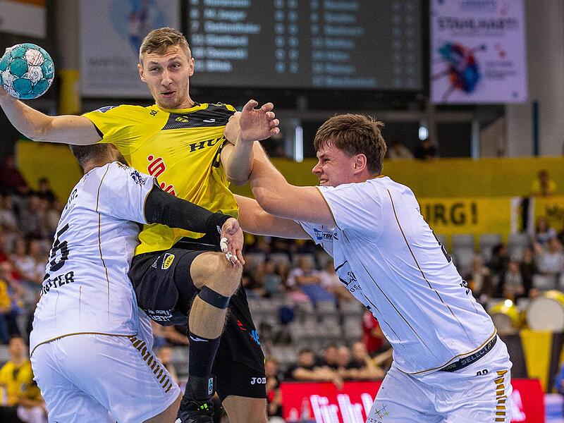 Coburgs Arkadiusz Ossowski zeigte seine beste Saisonleistung und steuerte vier Treffer zum Heimsieg bei. Coburgs Arkadiusz Ossowski zeigte seine beste Saisonleistung und steuerte vier Treffer zum Heimsieg bei.