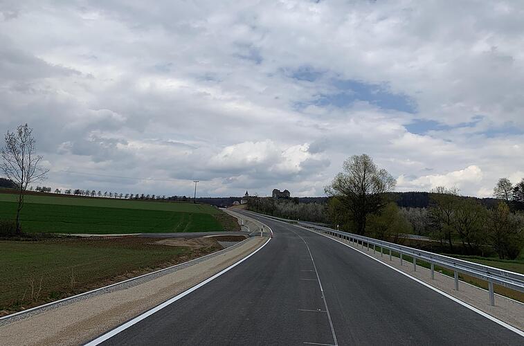 Staatsstraße bei Hiltpoltstein saniert Kuppe entschärft