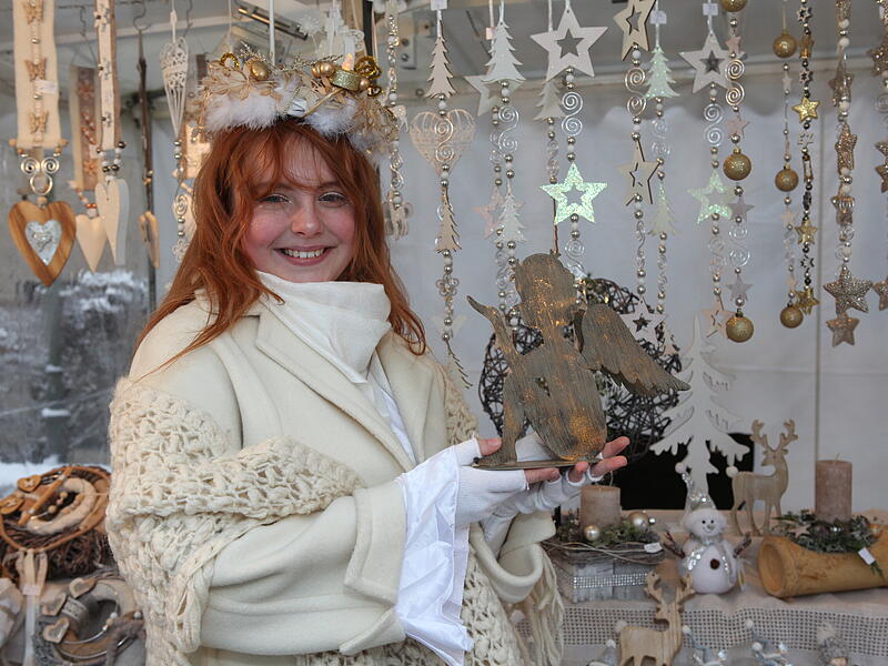 Das Blaicher Christkind freut sich: Am 3. Advent ist Weihnachtsmarkt im Mönchshof. Das Blaicher Christkind freut sich: Am 3. Advent ist Weihnachtsmarkt im Mönchshof.