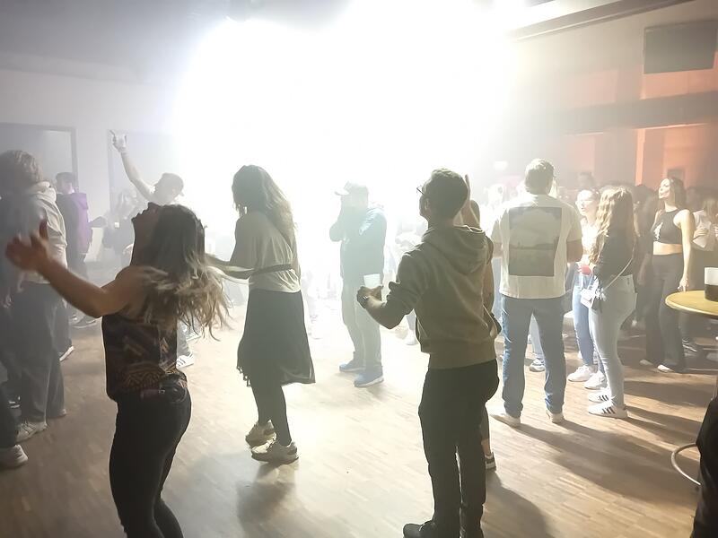 Die Pre Party des Pondsland-Festival in der Kulturfabrik Fortuna in H&ouml;chstadt war ausverkauft.