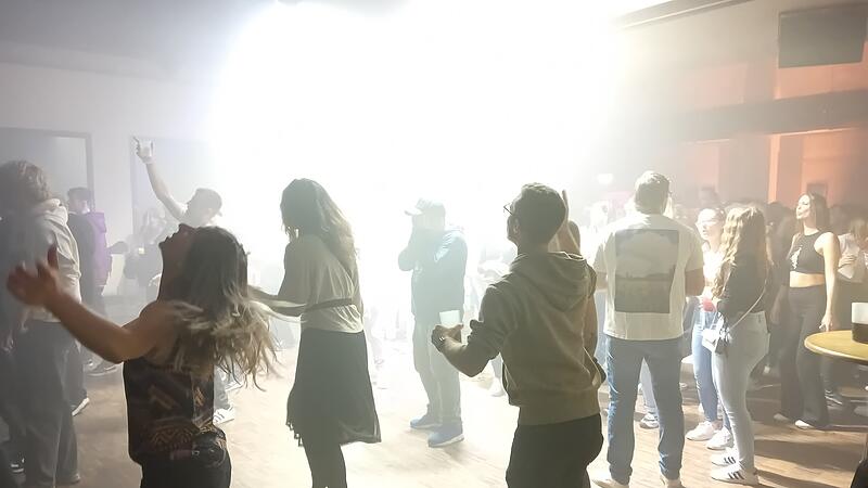Die Pre Party des Pondsland-Festival in der Kulturfabrik Fortuna in H&ouml;chstadt war ausverkauft.