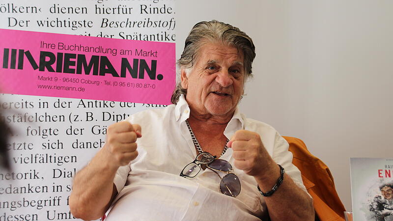 Weltenbummler Rainer Engel hat ein Buch &uuml;ber sein &bdquo;spektakul&auml;res Leben&ldquo; geschrieben. Es geht darin auch um seine einst enge Freundschaft mit Formel-1-Legende Michael Schumacher.