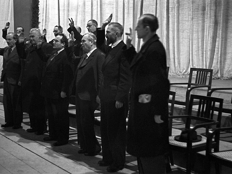 Annahme Verfassung und erste Nachkriegswahl in Bayern