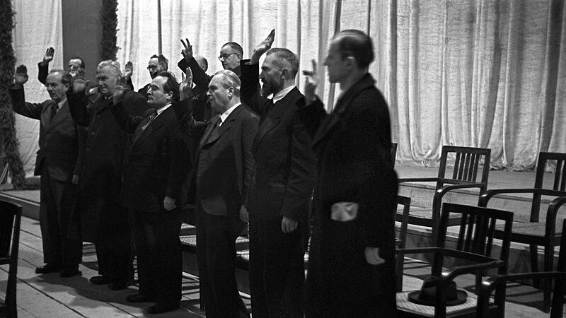 Annahme Verfassung und erste Nachkriegswahl in Bayern