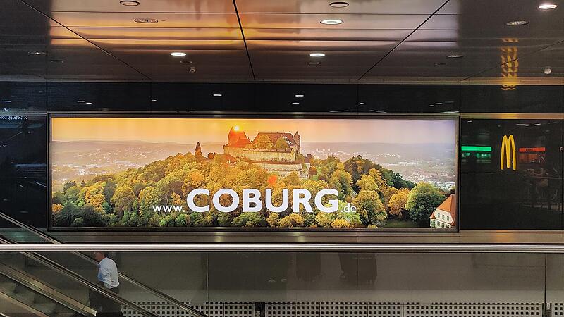 Die Werbetafel in Berlin ist seit 2019 in Betrieb.