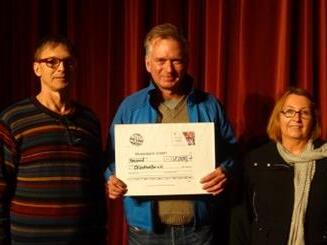 Spenden&uuml;bergabe an Christian Springer f&uuml;r Orienthelfer e.V. 2018: Franz-Josef Selig (Vorstand Welt-Laden Ha&szlig;furt), Christian Springer und Margot Weigand (Vorstand Welt-Laden Ha&szlig;furt).