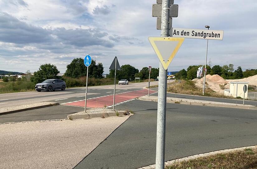 Das Staatliche Bauamt Bamberg beginnt am Dienstag, 30. August, mit der Sanierung der Staatsstraße 2244.Forchheim & Fränkische Schweiz Das Staatliche Bauamt Bamberg beginnt am Dienstag, 30. August, mit der Sanierung der Staatsstraße 2244.Forchheim & Fränkische Schweiz