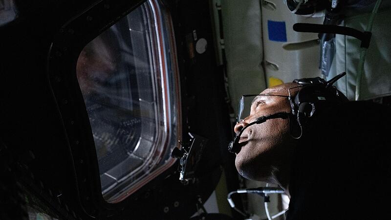 Auf diesem von der Nasa zur Verfügung gestellten Bild wird Artemis-II-Pilot Victor Glover im Orion-Raumschiff während des Artemis-II-Mondvorbeiflugs am 6. April 2026 fotografiert. Auf diesem von der Nasa zur Verfügung gestellten Bild wird Artemis-II-Pilot Victor Glover im Orion-Raumschiff während des Artemis-II-Mondvorbeiflugs am 6. April 2026 fotografiert.